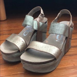 OTBT Bushnell Gold Wedge Sandals 8.5